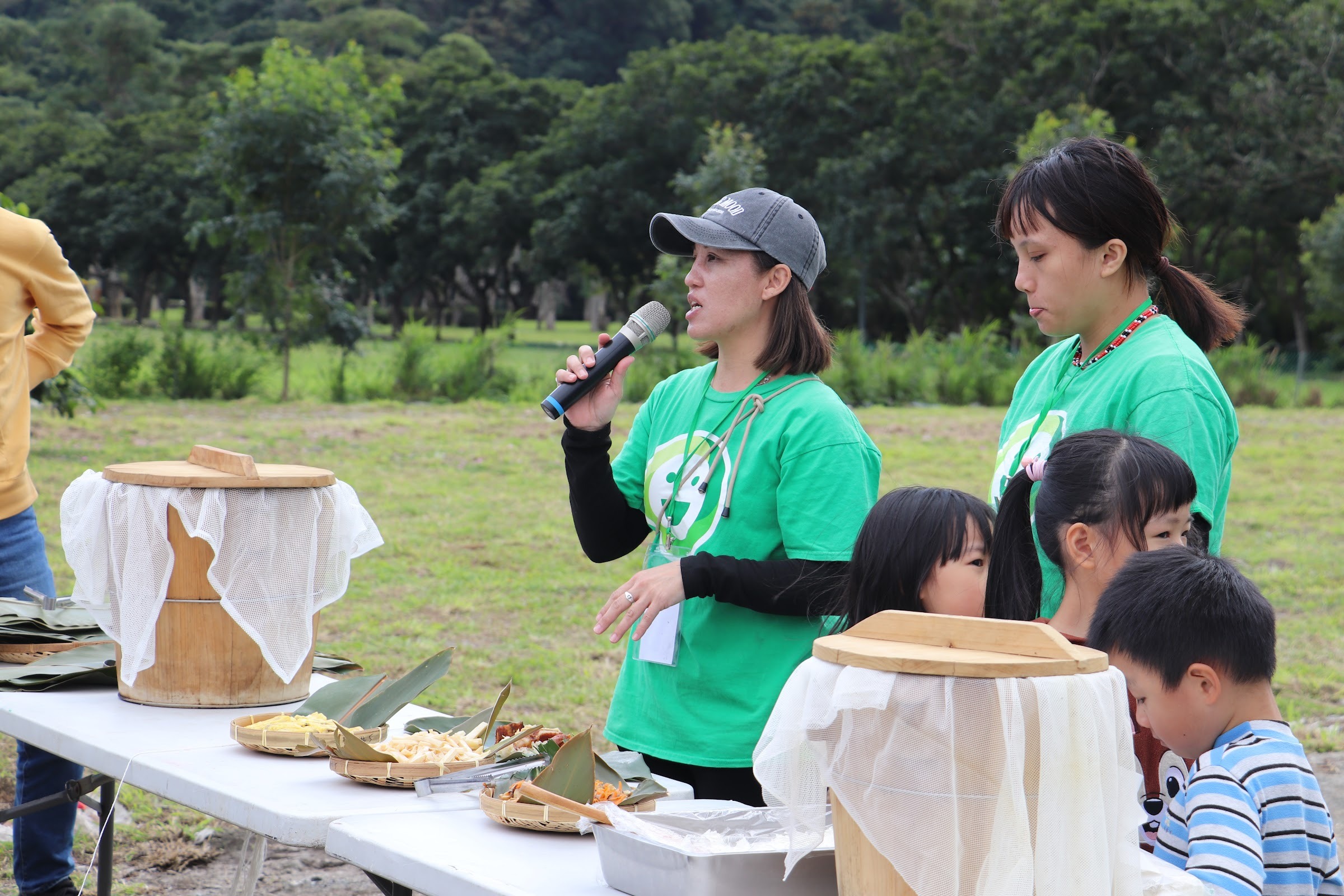 DOMI 綠然團隊與部落夥伴、孩子一起參與在地食農與森林體驗