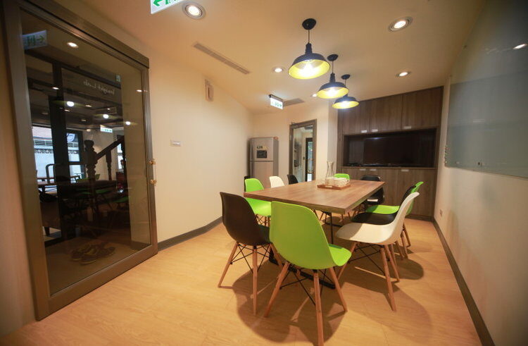 Old House Transformation! IMPACT HUB Gives Innovators a Home